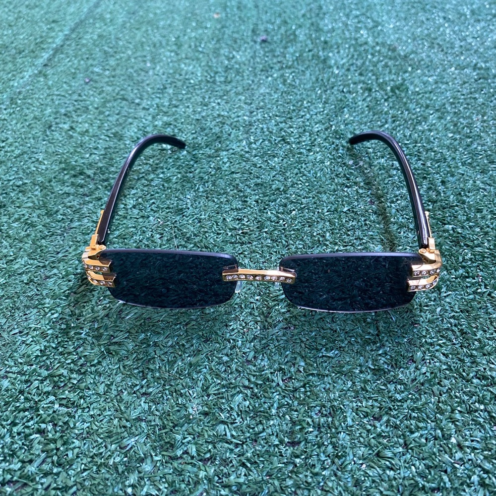 Diamond glasses